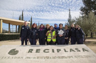 Los estudiantes del taller de empleo Ciudad de la Solidaridad de Castellón visitan Reciplasa