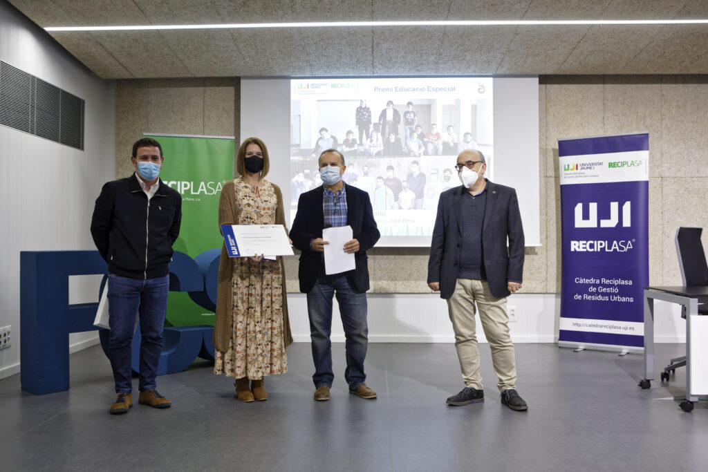 Premio al Centro de Educación Especial «Penyeta Roja». en la categoria de educación especial