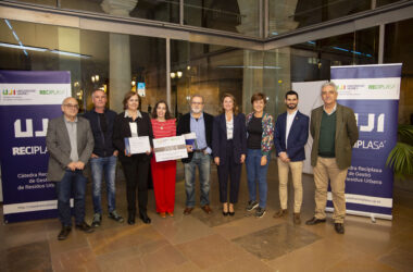 La Cátedra Reciplasa de la UJI premia al CEIP Riu Millars de Ribesalbes por su proyecto de gestión sostenible de los residuos