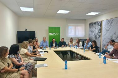 Reciplasa lidera una reunión técnica con los Ayuntamientos para poner en común criterios en la aplicación de la nueva tasa de residuos de la Unión Europea
